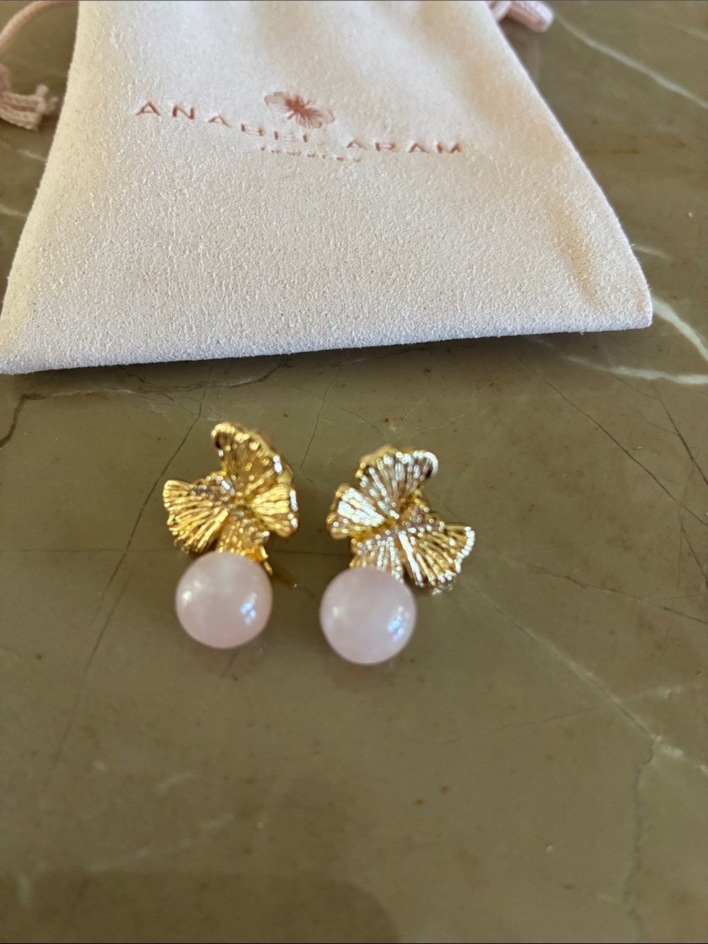Anabel Aram butterfly rose quartz drop earrings. 18 karat gold plated. - Picture 3 of 6